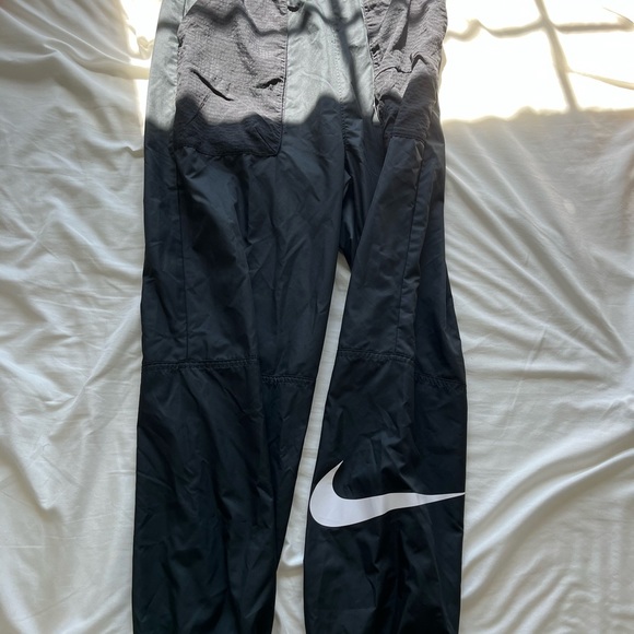 Black Nike parachute pants w belt size s - Picture 2 of 3